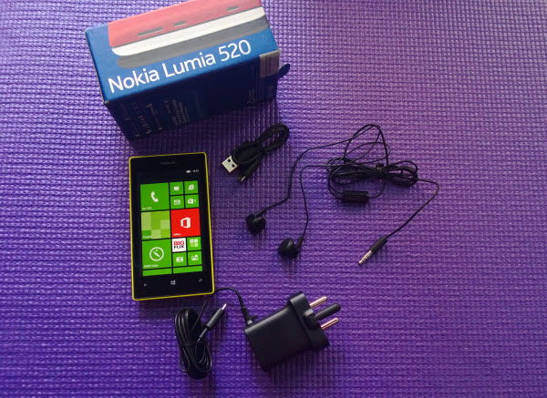 Lumia-520-Inside-the-Box