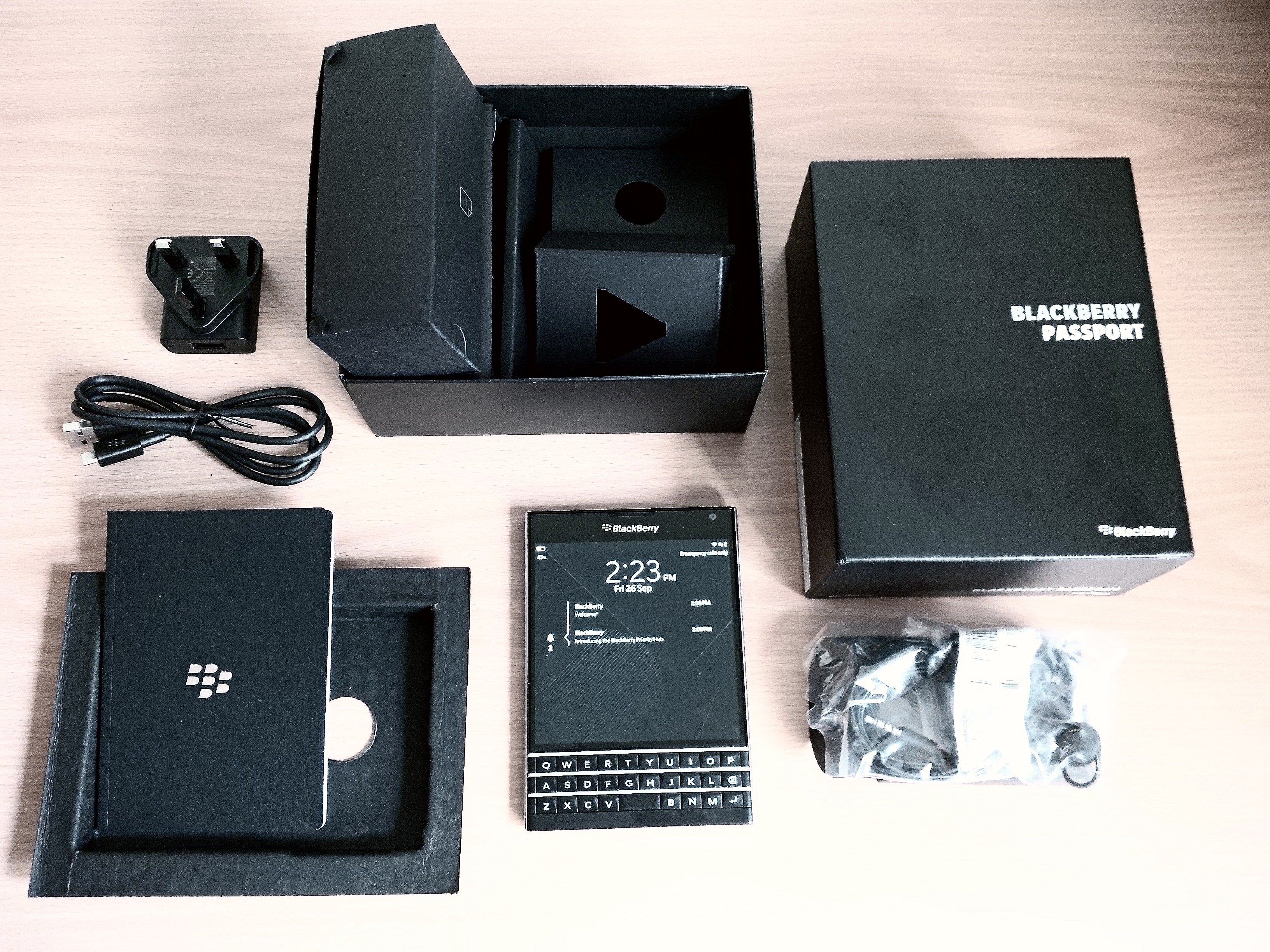 BlackBerry-Passport-unboxing