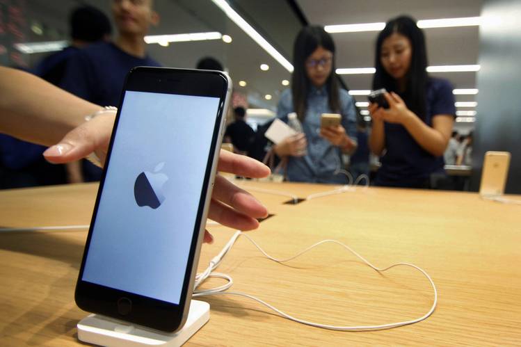 iPhone Sales Will Decline Further This Year, Warns Apple Analysts